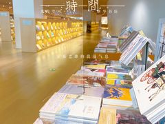 -新华文创·光的空间