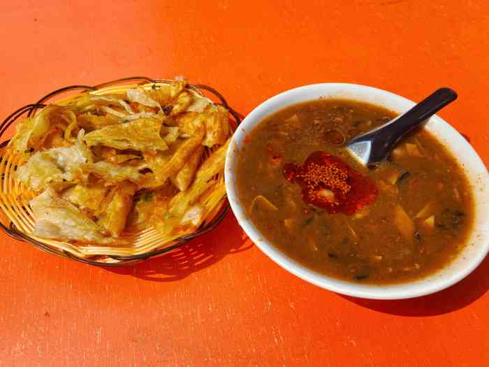 清真马老四肉丁胡辣汤葱花油饼