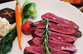 Charcoal-grilled Australian Wagyu Steak
