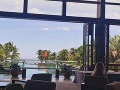 -亚龙湾喜来登·美景台大堂吧