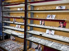 -优医视平价眼镜蔡司依视路折扣工厂店(十里堡店)