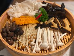 -尚尚仙·酸汤猪手·猪肚鸡火锅(华联万柳购物中心店)