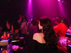 -OMO PARTY HOUSE