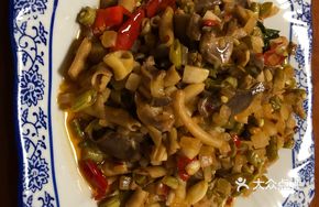 Chicken Intestines and Gizzards with Pickled Beans