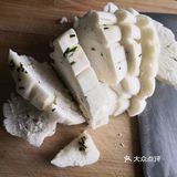 中火煎3分钟左右，期间需要翻面；5.呈金黄色时
