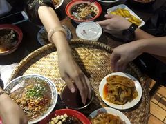 -爆炸头阿姨小四川正宗川味小吃(无任何分店)