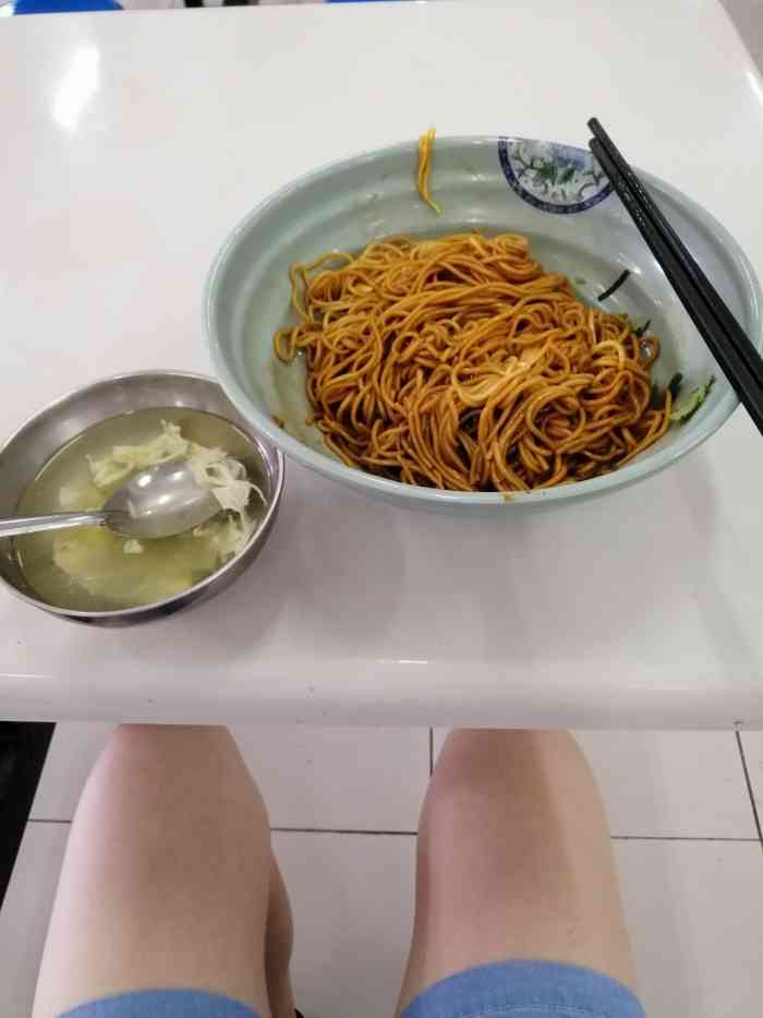 立达学院食堂图片