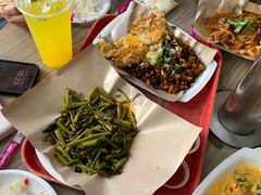 -东海岸人工湖美食村