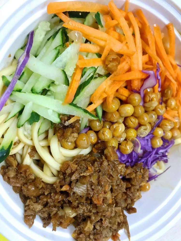 禾町&日式便当-"「炸酱面」酱汁味道不错.不会很咸.是咸甜.