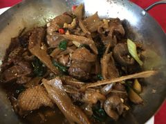 -何乡别院·中式农庄(姑婆山大道店)