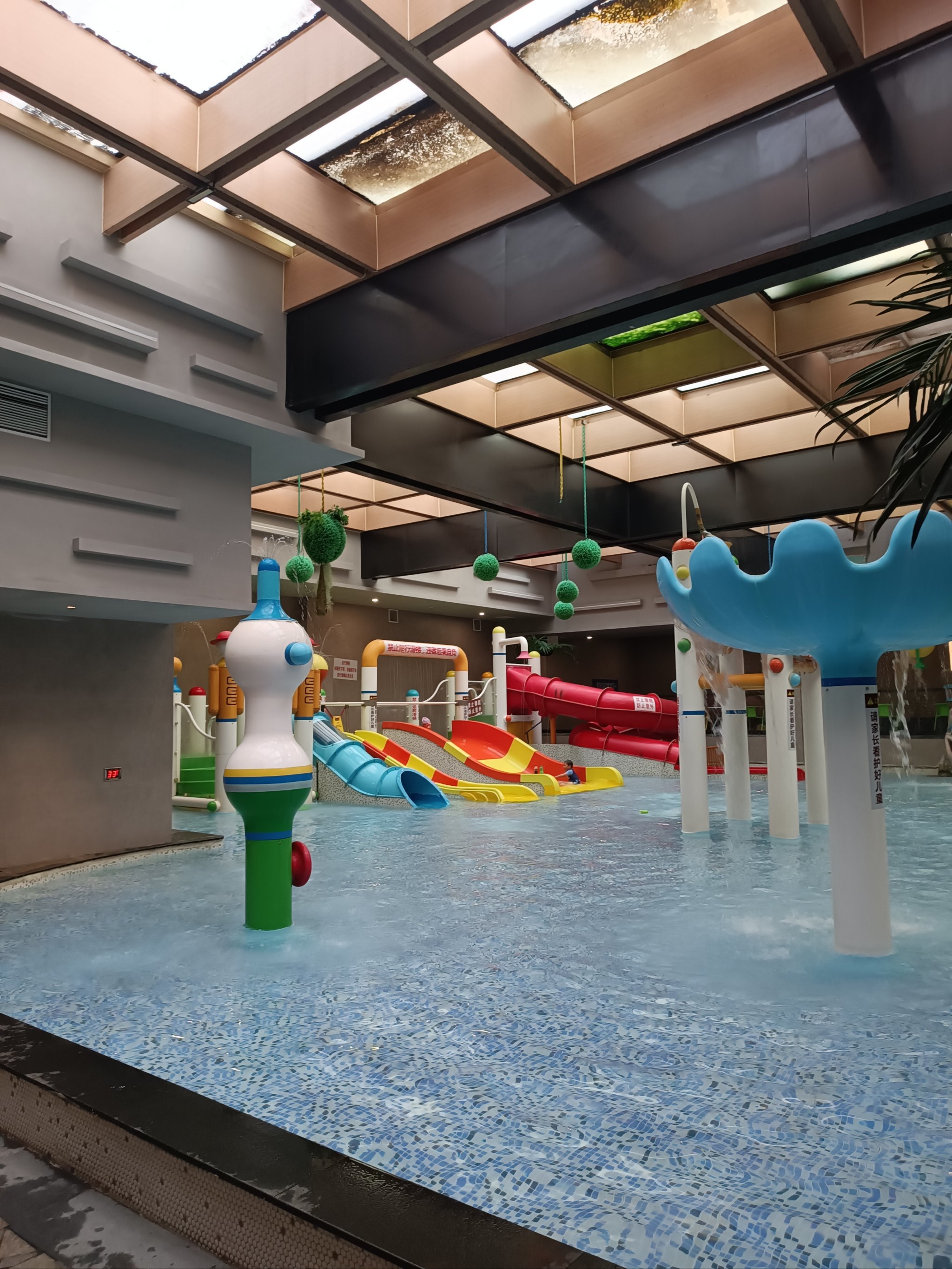 带着小姐姐来泡汤,可以玩一天,有私密空间