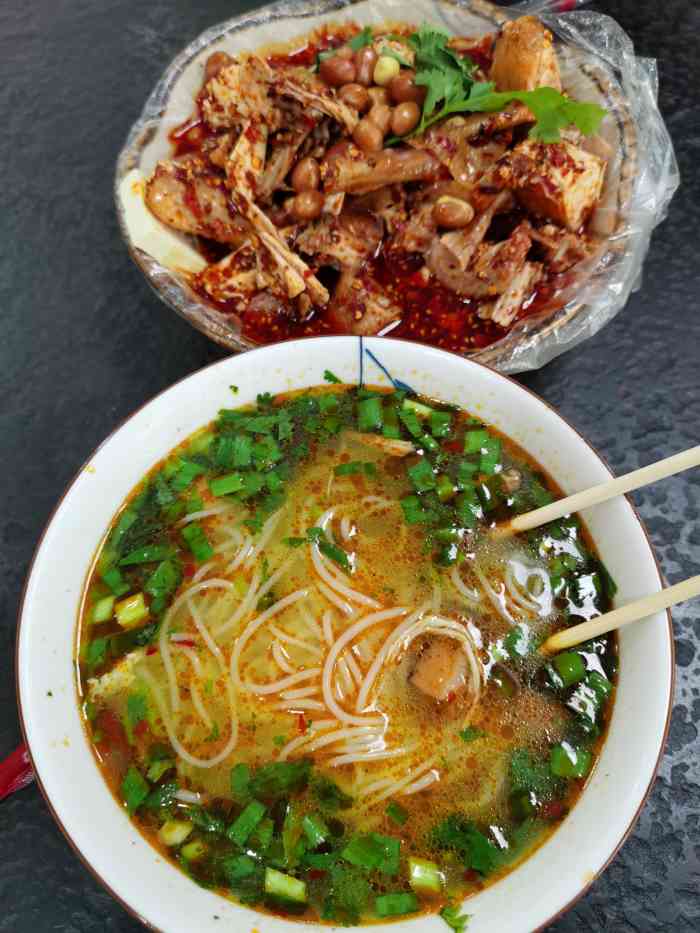 于老太麻辣鸡米线-"这家鸡汤米线是我比较喜欢的细米线,不要被.