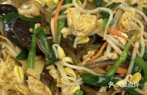 Bean Sprout and Black Mushroom Stir-Fry with Eggs