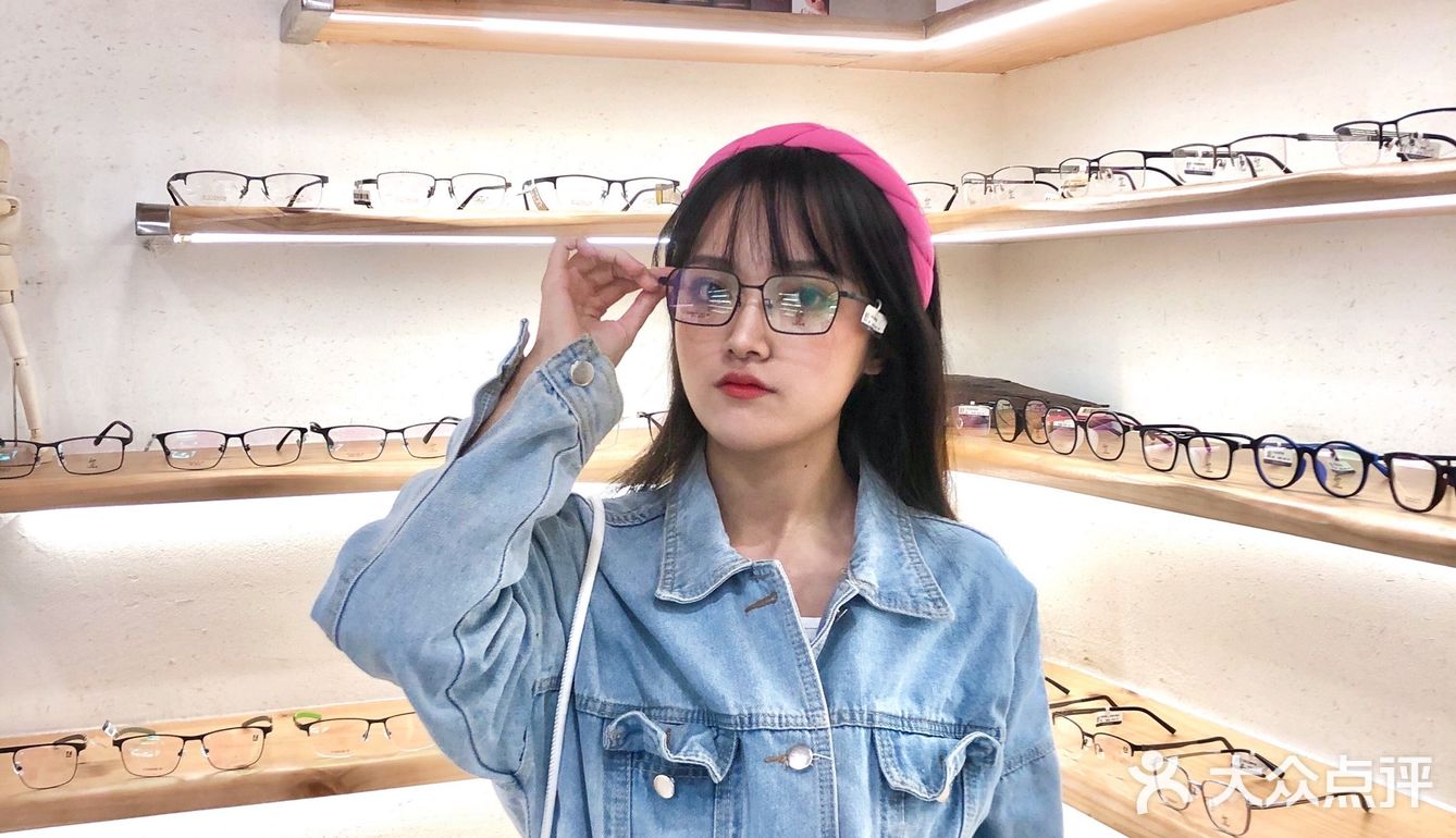 眼镜店也可以沉浸式体验👓拍照挑眼镜两不误  