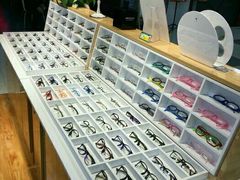 -MiRi眼镜连锁·蔡司·尼康控优点合作店(莘庄店)