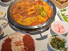 -茅草房·河畔园林火锅