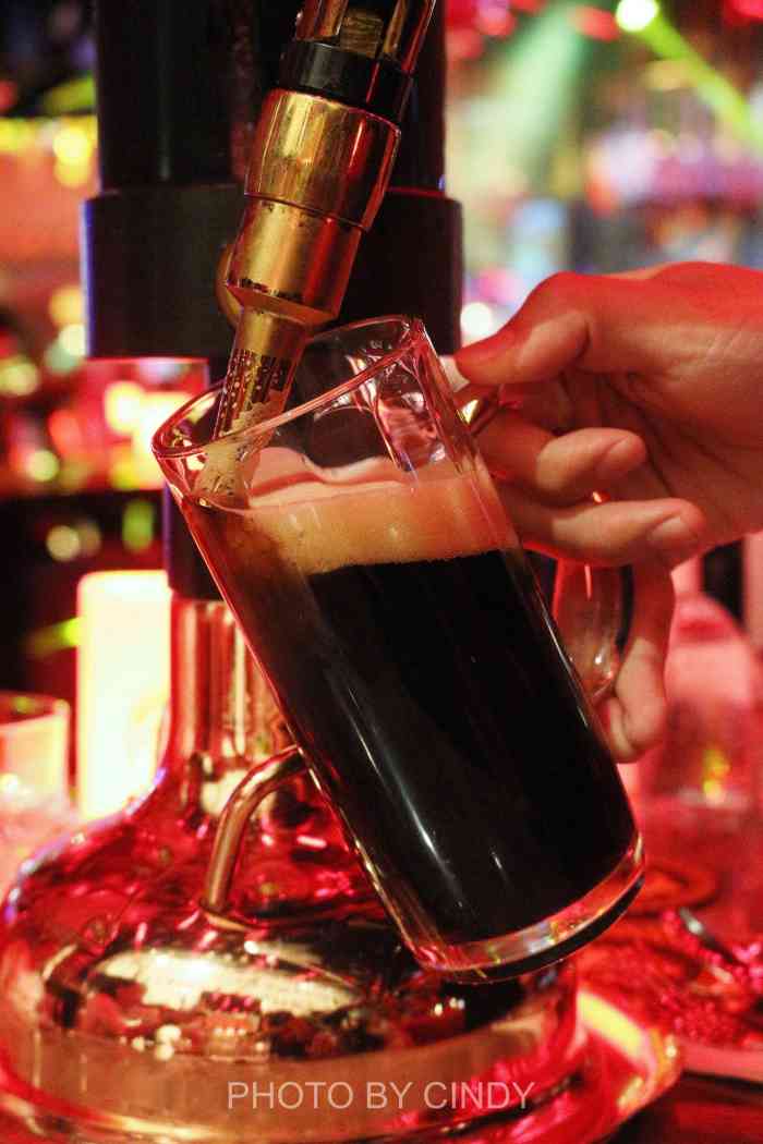 1886汽车餐厅音乐酒吧-"发个朋友圈可以获得一个小挂件哈哈哈 在.