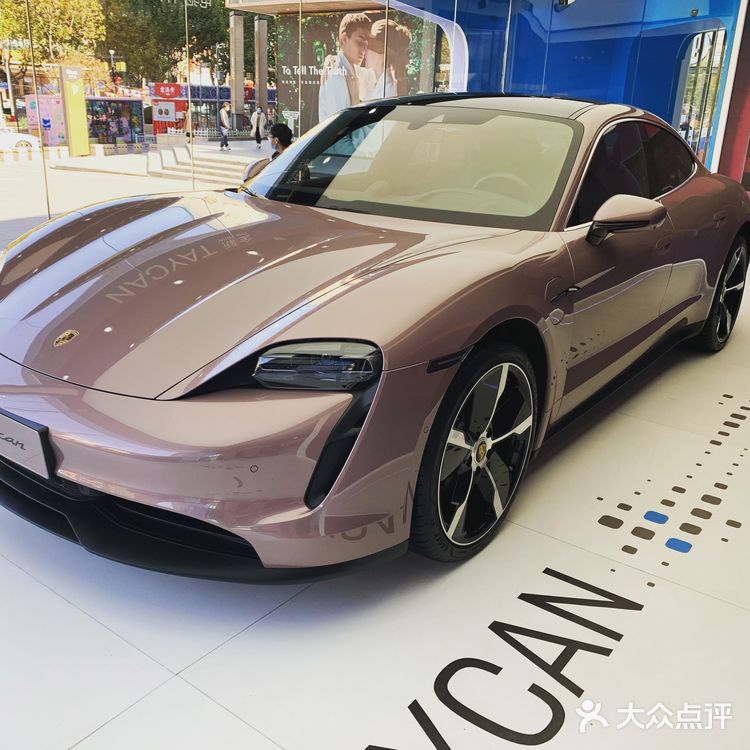 世茂保时捷电动跑车Taycan展来啦
