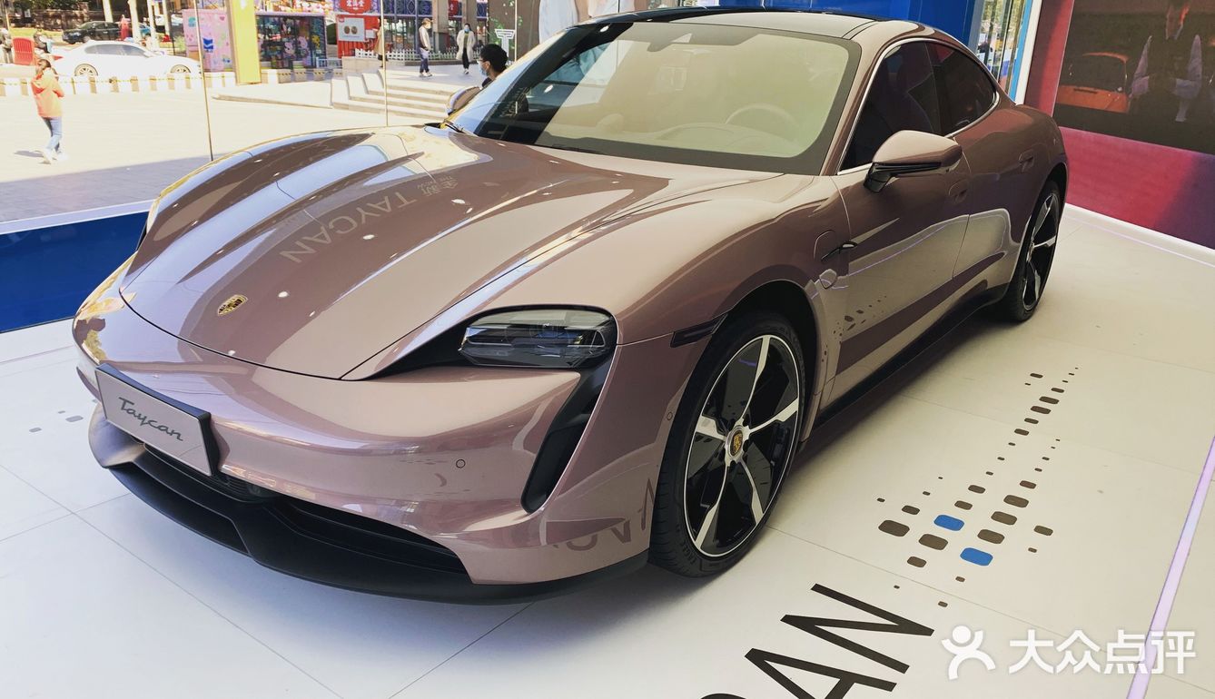 世茂保时捷电动跑车Taycan展来啦