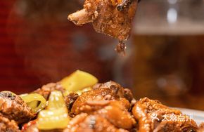 Old Comrade Stir-Fried Young Rooster