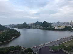 -百灵希尔顿逸林酒店大堂吧