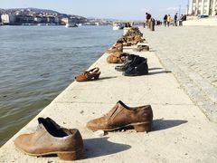 -多瑙河畔鞋履雕塑