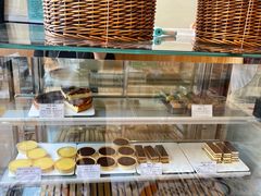 面包甜点陈列柜-老梦面包 CHEZMOREL(三源里店)