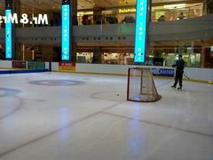 -冰堡国际溜冰场(观澜湖新城MHMALL店)