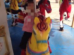 坏的旋转木马-证大大拇指广场(芳甸路店)