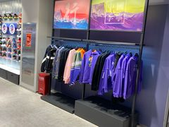 -李宁(西湖银泰城店)