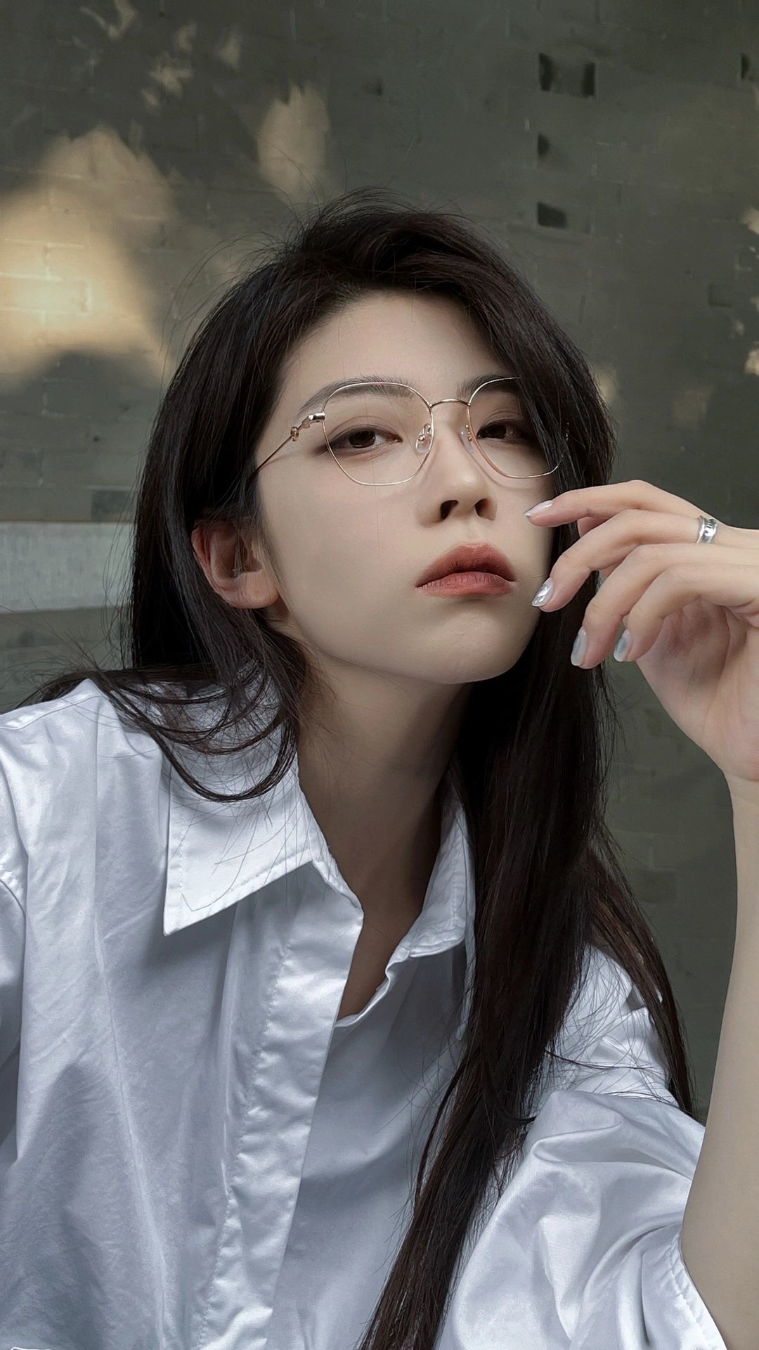 姐姐戴上眼镜这样拍有点帅