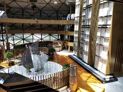 -上海滴水湖皇冠假日酒店