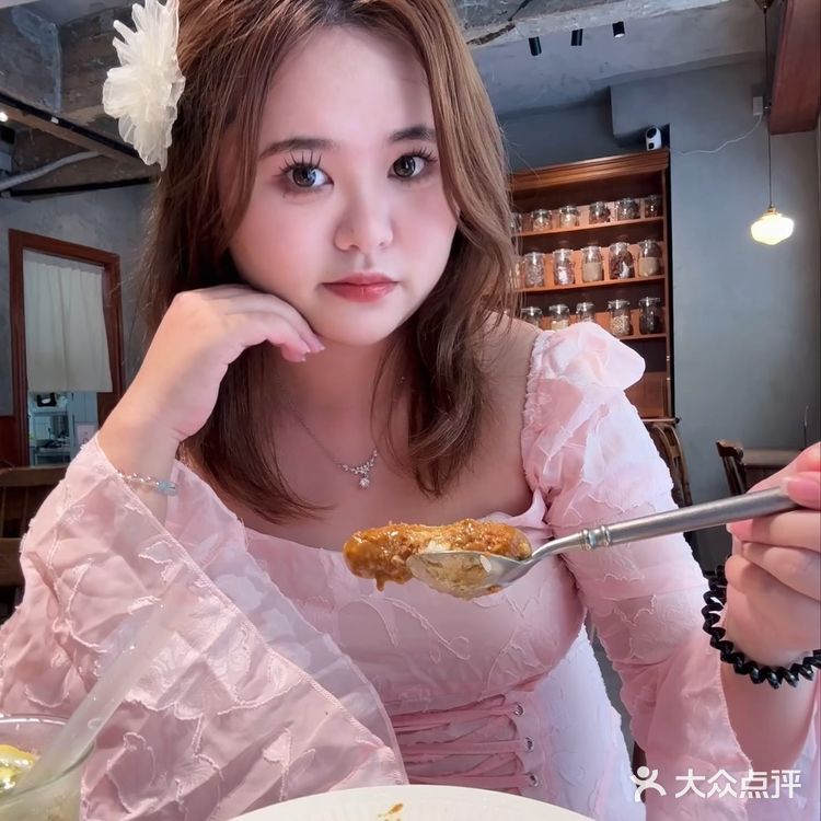 🔥女大学生周末和小姐妹恰咖喱饭🍛啦
