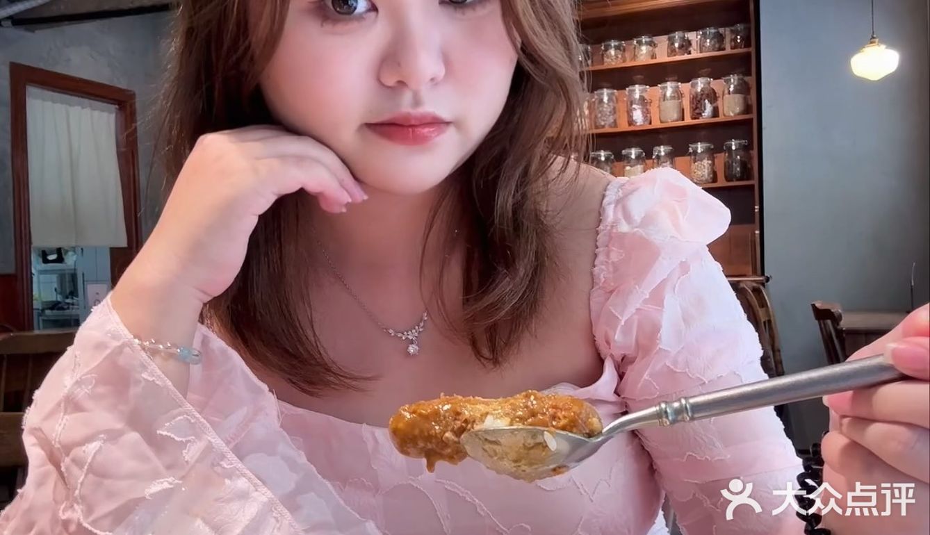 🔥女大学生周末和小姐妹恰咖喱饭🍛啦
