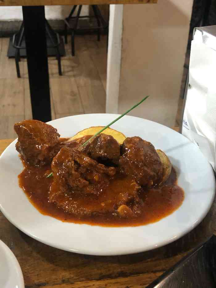 bodega palo santo-"[环境]室内外都有位置,从英百走过去大概.