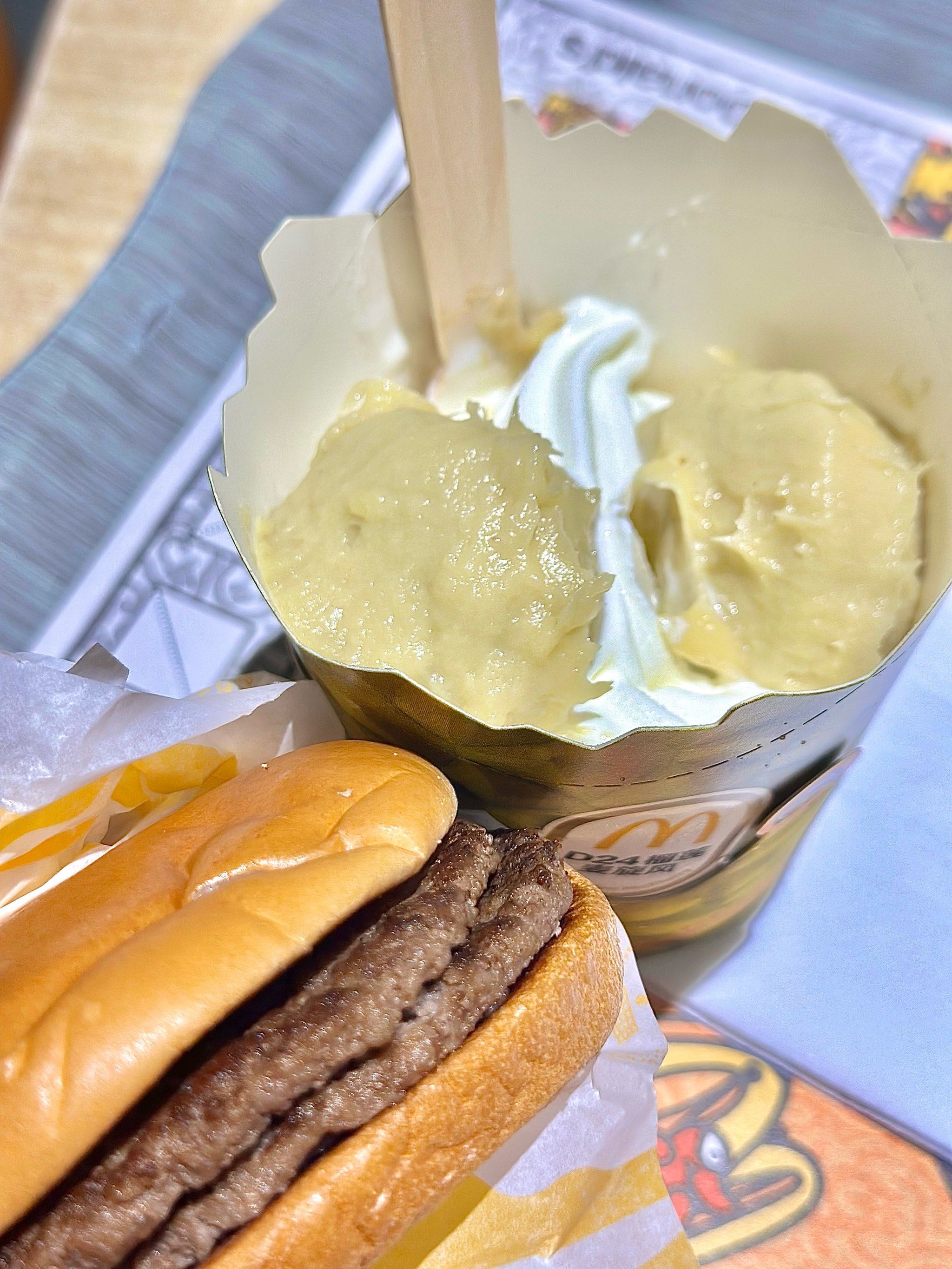 麦当劳榴莲冰淇淋