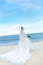 -现代经典婚纱摄影