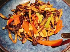 青椒炒黑鸡枞菌-云海肴·汽锅鸡·云南菜(领展购物广场·中关村店)