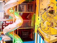-超时空蹦床团建·VR潮玩运动娱乐·生日派对游乐园(金桥店)