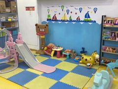 -蓝鲸奇亲子游泳俱乐部