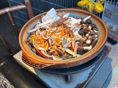 -饱嗝·小炒云南菜·见手青乌鸡汤锅(来凤街国创园店)