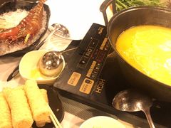 浓厚原只鸡煲花胶汤-鲜入围煮花胶鸡海鲜火锅