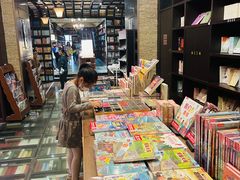 -钟书阁(松江泰晤士小镇店)