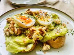 牛油果煮蛋吐司-RAC BAR(安福路店)