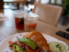 烟熏三文鱼牛油果三明治-GOTLOT COFFEE&KITCHEN角落厨房NOOK店