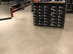 -UNDER ARMOUR(新燕莎奥莱店)