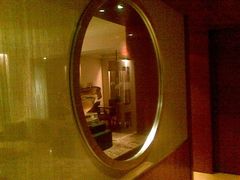 玄关铜镜-王府半岛酒店
