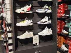 -观澜湖新城运动奥莱区