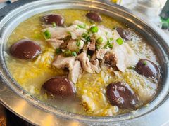 酸菜血肠白肉锅-八大碗·地道东北菜(中街店)