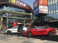 特斯拉的车展-江燕路万科里